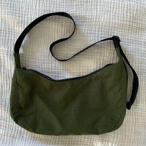 Baggu Medium Crescent bag in Bay Laurel